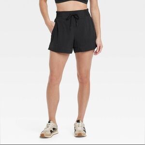 Women's Woven Mid-Rise Shorts 4" - All In Motion